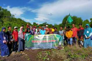 Kadis LH H Arman AA Tanam Mangrove bersama HMI dari Berbagai Provinsi di Kelapapati Laut