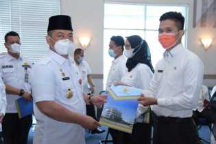 Pj Bupati Bengkalis Serahkan 82 SK CPNS Formasi 2019