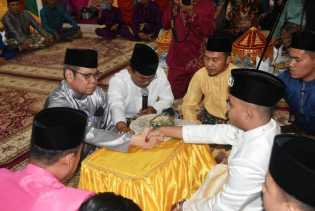 Putri Sulung Plt Bupati Bengkalis Akhiri Masa Lajang, H Muhammad Langsung Jadi Wali Nikah
