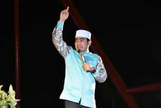Dengarkan Tabligh Akbar Bersama Ustadz Solmed, Ribuan Masyarakat Padati Lapangan Tugu