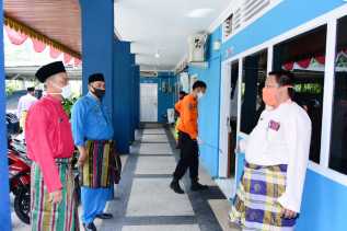 Putus Mata Rantai Covid-19, Tim Gugus Semprot Disinfektan di Perkantoran