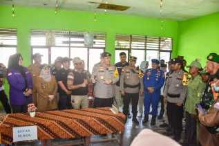 Pastikan Kesiapan TPS, Bupati Kasmarni Dampingi Kapolda Riau ke Rupat