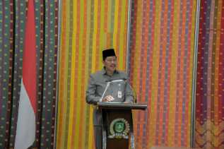 Bupati Bengkalis Sampaikan Jawaban Pandangan Umum Paripurna RAPBD 2026