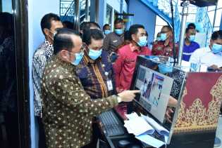 Sekda Tinjau Pemakaian Alat Pemindai Suhu Tubuh