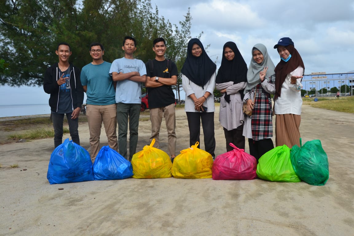Komunitas Bijak Bersih Gelar Bersih-Bersih di Lapangan Pasir Bengkalis