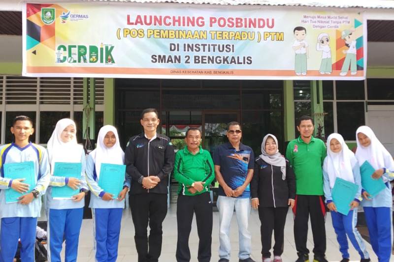 Kepala Dinas Kesehatan Launching Posbindu PTM di SMA Negeri 2 Bengkalis