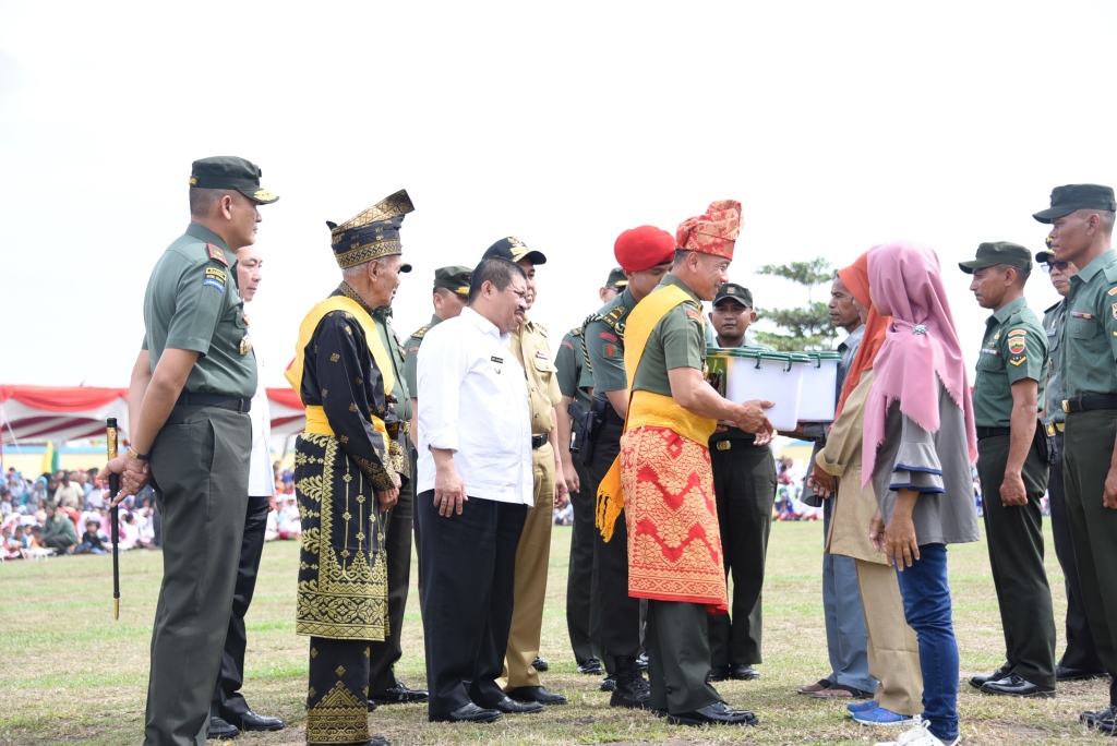 Kasad Jenderal Mulyono: “Seluruh Anggota TNI AD Harus Bantu Kesulitan Rakyat”