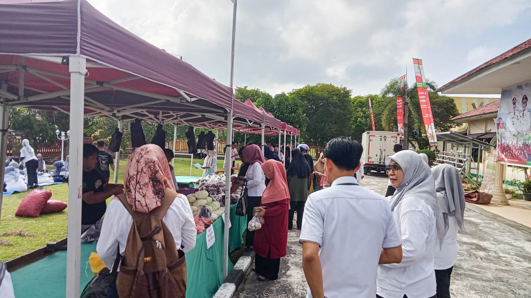 Jelang Ramadhan dan Upaya Penanganan Inflasi, DKP Gelar Gerakan Pangan Murah di Halaman Kantor