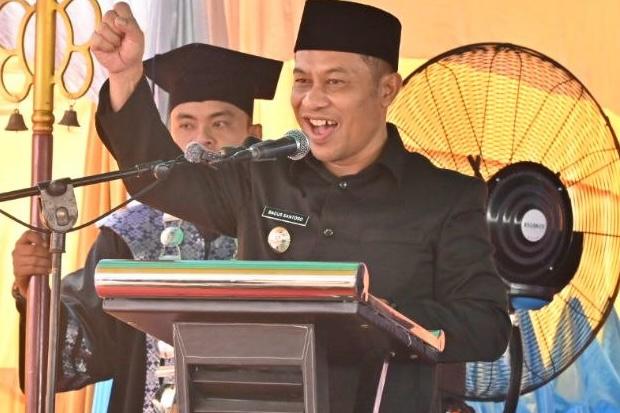 Orasi Ilmiah Polbeng: Wabup Bagus Santoso Tepis Stigma Pengangguran Lewat Magang Luar Negeri