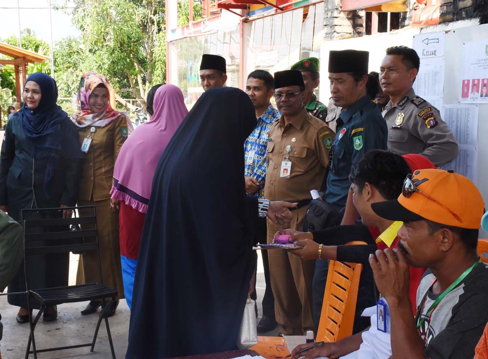 Pastikan Berjalan Lancar, Plt Sekda Tinjau Pilkades di Bukit Batu dan Bandar Laksamana