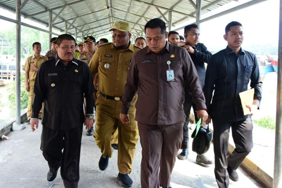  Tunggu Kedatangan Menpar Arief Yahya, Bupati Amril Mukminin Sudah Tiba di Tanjung Medang
