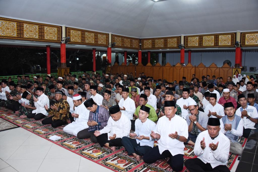 https://diskominfotik.bengkaliskab.go.id/asset/berita/original/28503487352-shalat.jpg