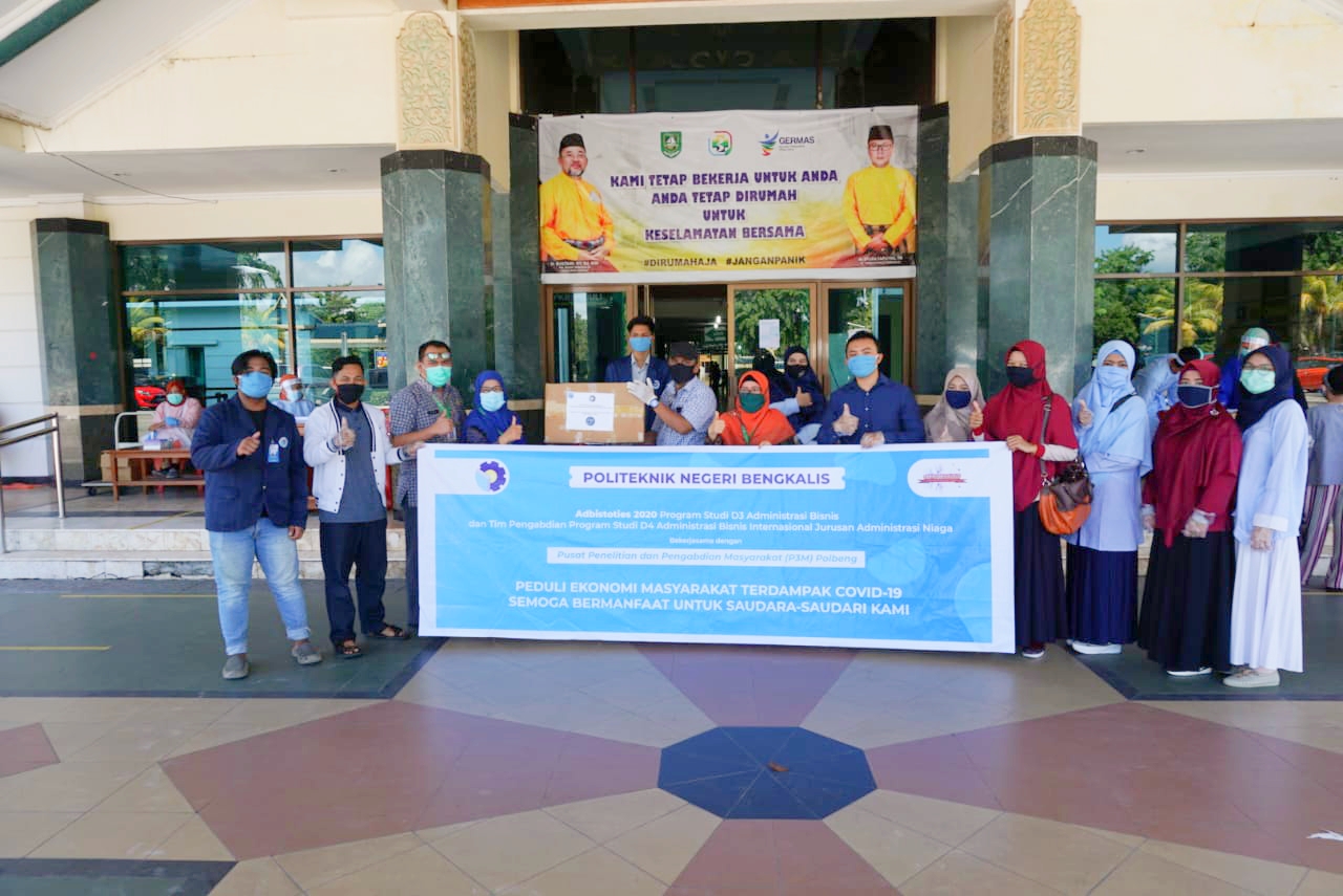 Mahasiswa Polbeng Kembali Salurkan Bantuan APD dan Sembako