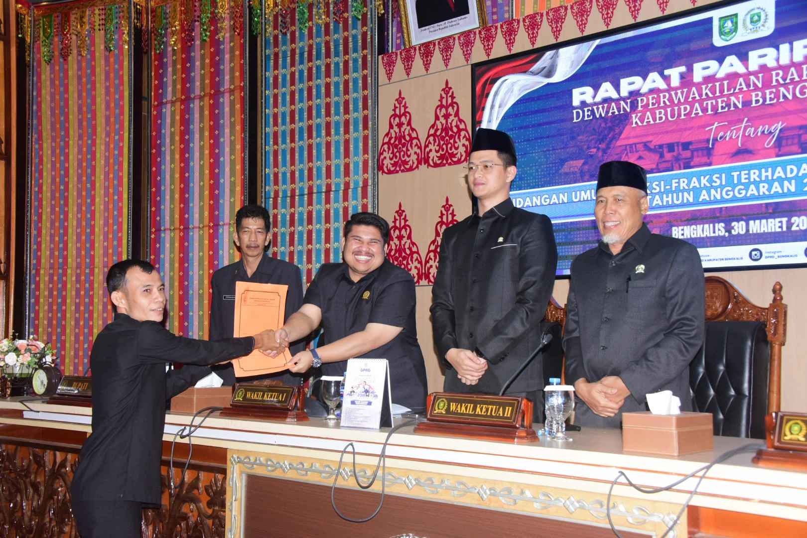 Bupati Bengkalis Ikuti Rapat Paripurna, Pandangan Umum Fraksi DPRD Terhadap LKPJ Bupati 2025