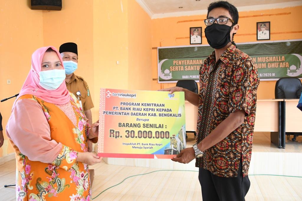 Staf Ahli Kasmarni Bagikan Bantuan Masjid Serta Santunan Anak Yatim dan Kaum Dhu'afa
