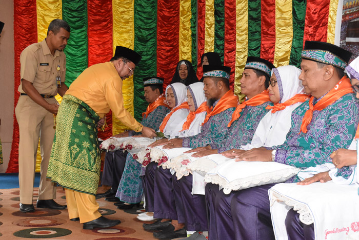 Jelang Berangkat, JCH Asal Kecamatan Bengkalis di Tepuk Tepung Tawar