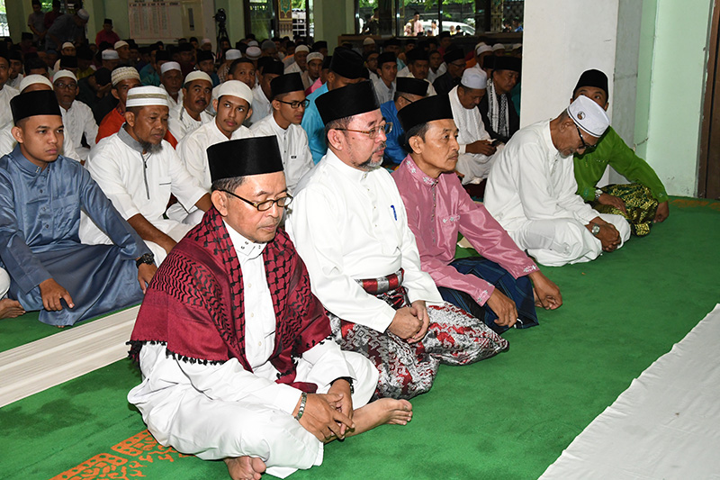 Sekda Sholat Idul Fitri di Masjid Agung Istiqomah Bengkalis