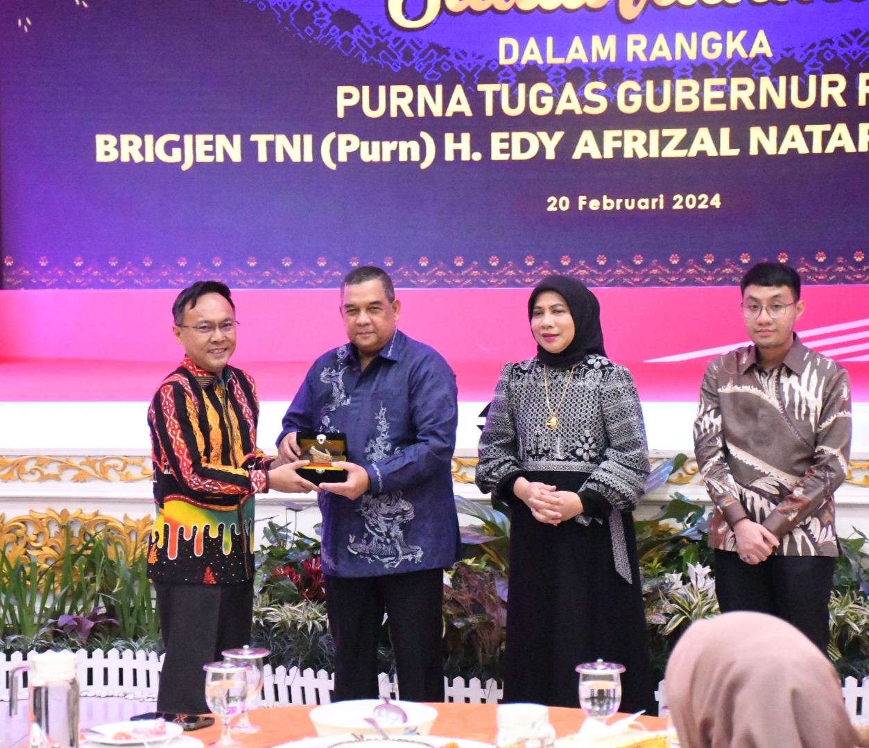 Gubri Edy Natar Purna Tugas, Bupati Kasmarni Ucapkan Terima Kasih atas Pengabdiannya Memimpin Riau