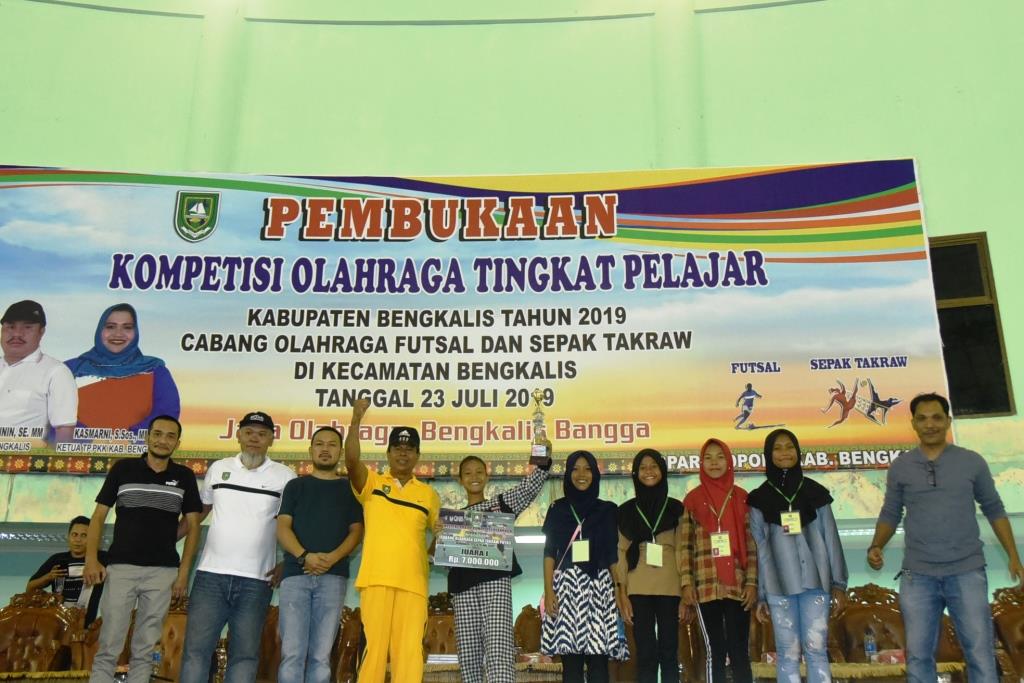 Tim Bengkalis Putra dan Tim Rupat Putri Juara Sepak Takraw Antar Pelajar 2019