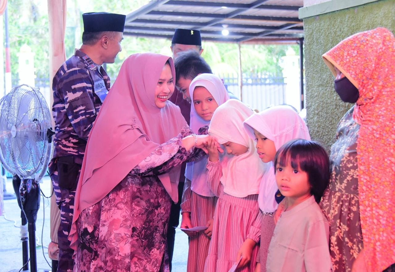 Ramadhan Mubarak, Bupati Kasmarni Santuni Anak Yatim dan Kaum Dhuafa 