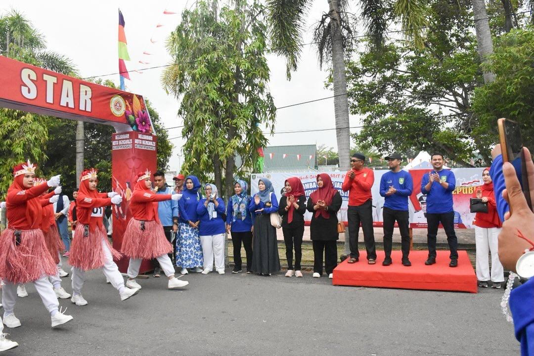 Wujudkan Masyarakat BERMASA, Kelurahan Kota Bengkalis Gelar Lomba Gerak Jalan Kampung Pancasila