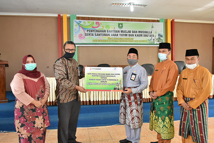 Diterima Plh Bupati, Pimpinan Bank Riau Cabang Bengkalis Serahkan Bantuan 20 Juta Peduli Covid-19