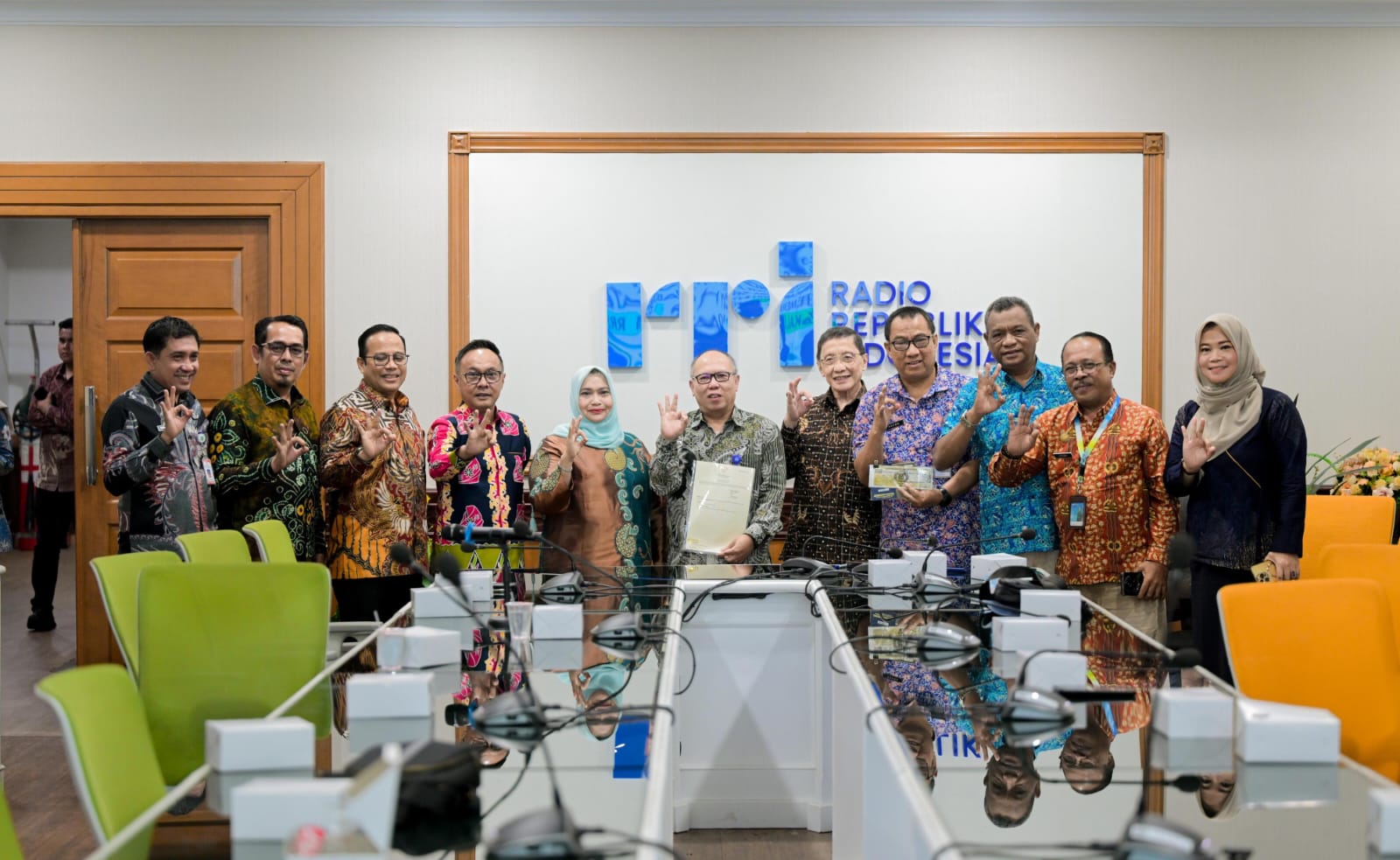 Bupati Bengkalis Tandatangani Naskah Hibah Barang Milik Daerah Kepada RRI