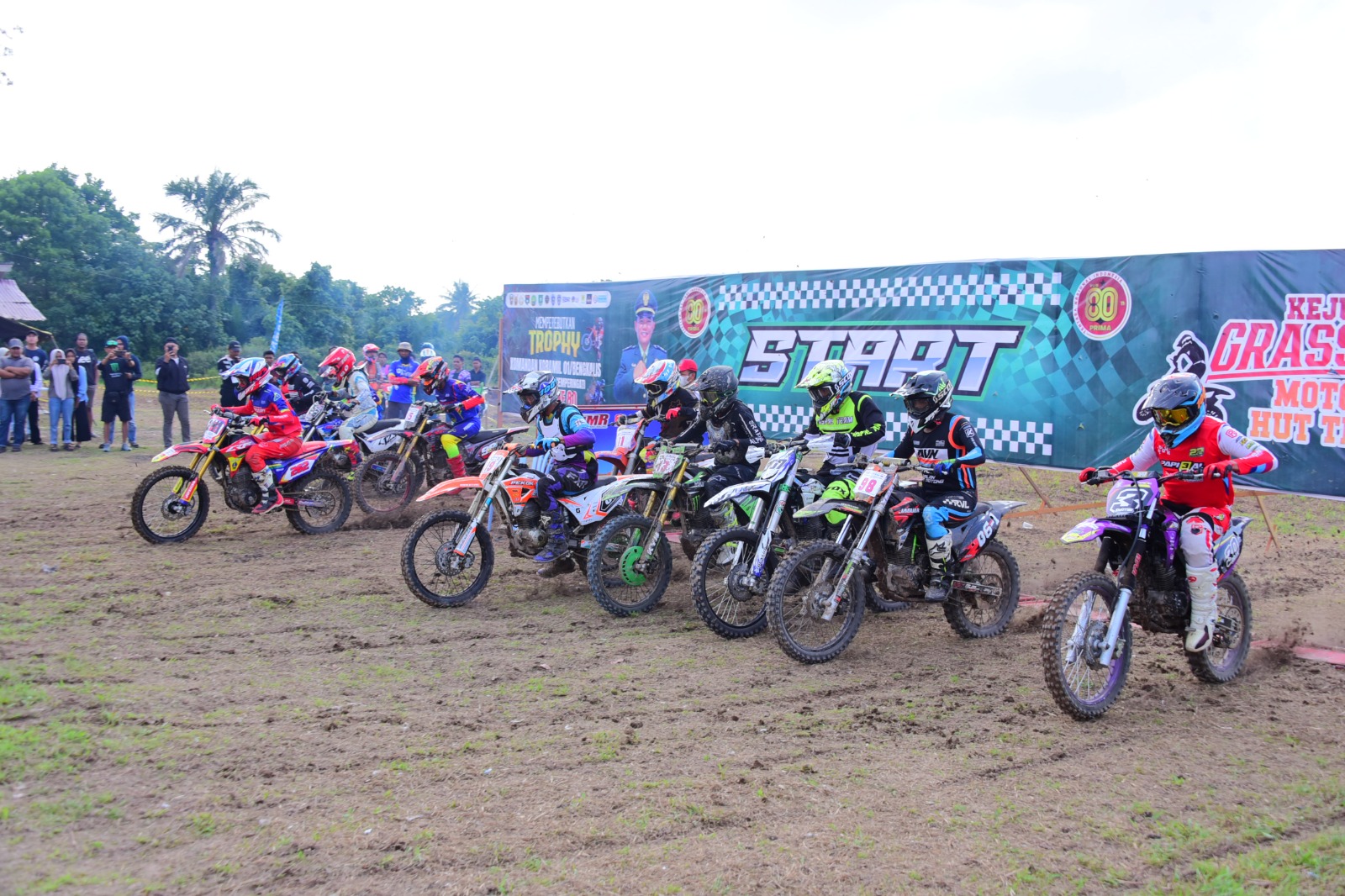 Koramil 01/Bengkalis Gelar Kejuaraan Motocross dan Grasstrack Meriahkan HUT Ke-80 TNI