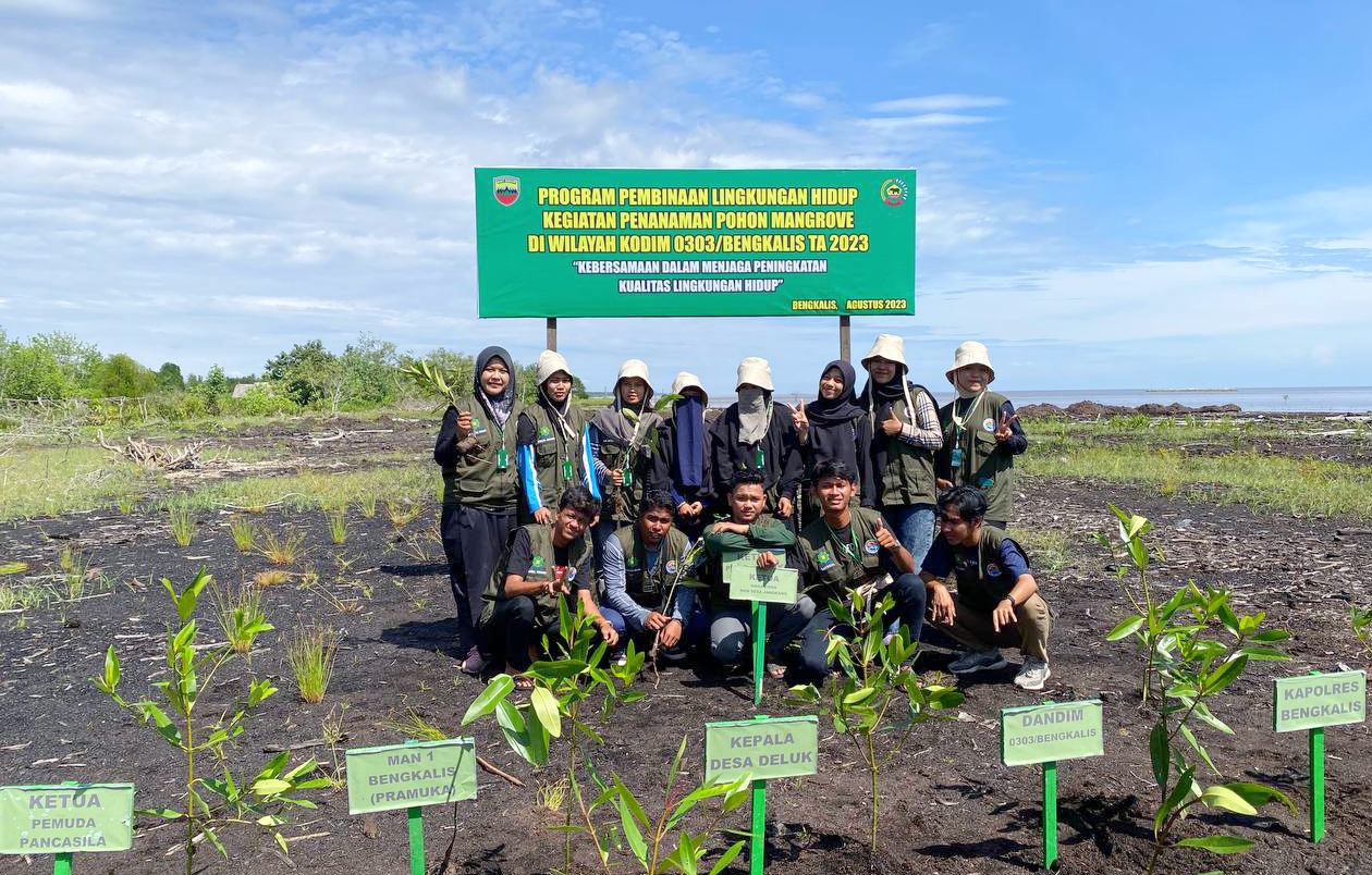 Mahasiswa KKN UIN Suska Riau Ikut Serta Berpartisipasi Pulih Lingkungan Hidup Di Desa Deluk