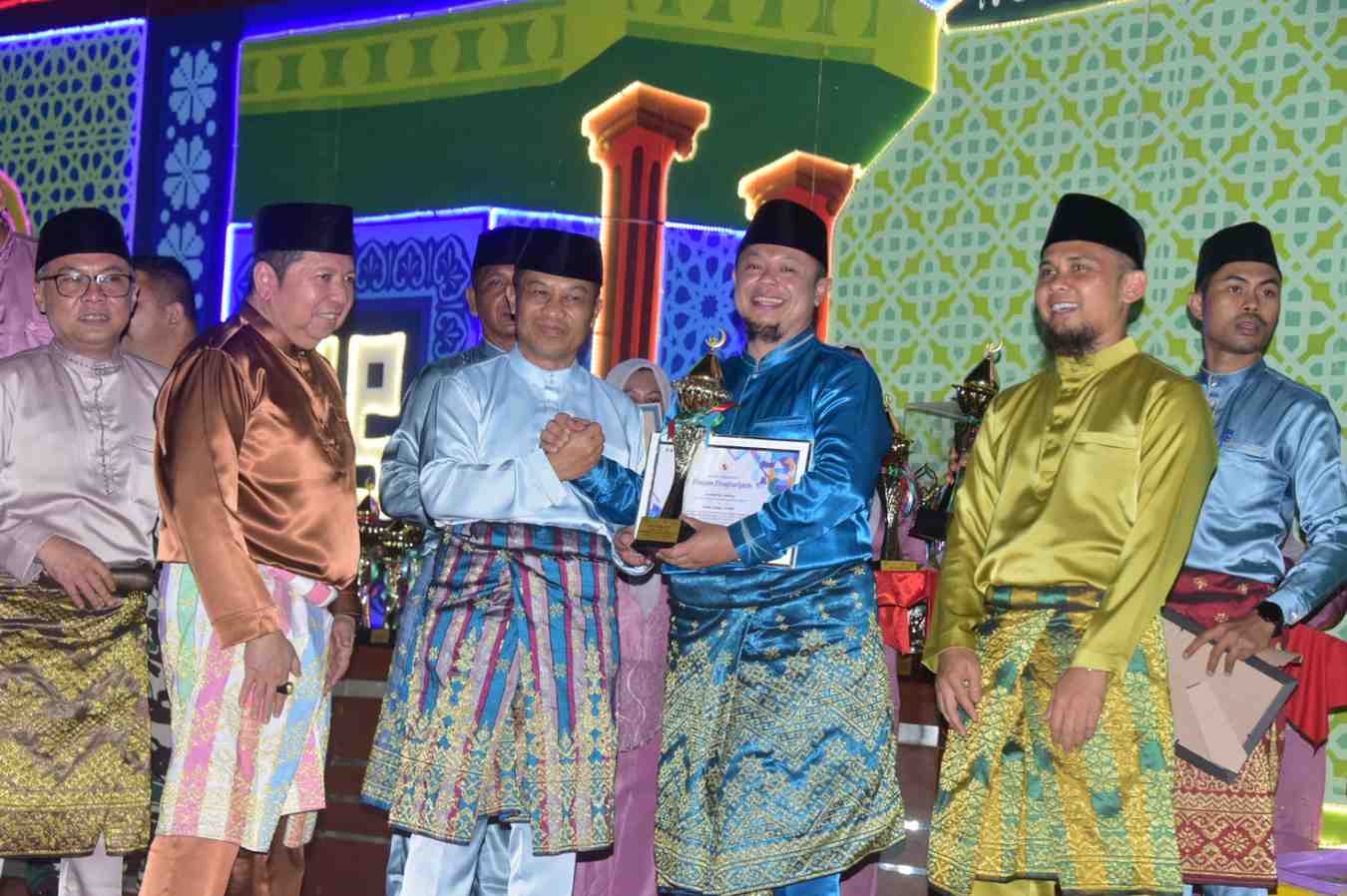 Kec. Mandau Terbaik I, Borong Piala Pawai Ta'aruf dan Stand Bazar MTQ ke-50 Kab. Bengkalis