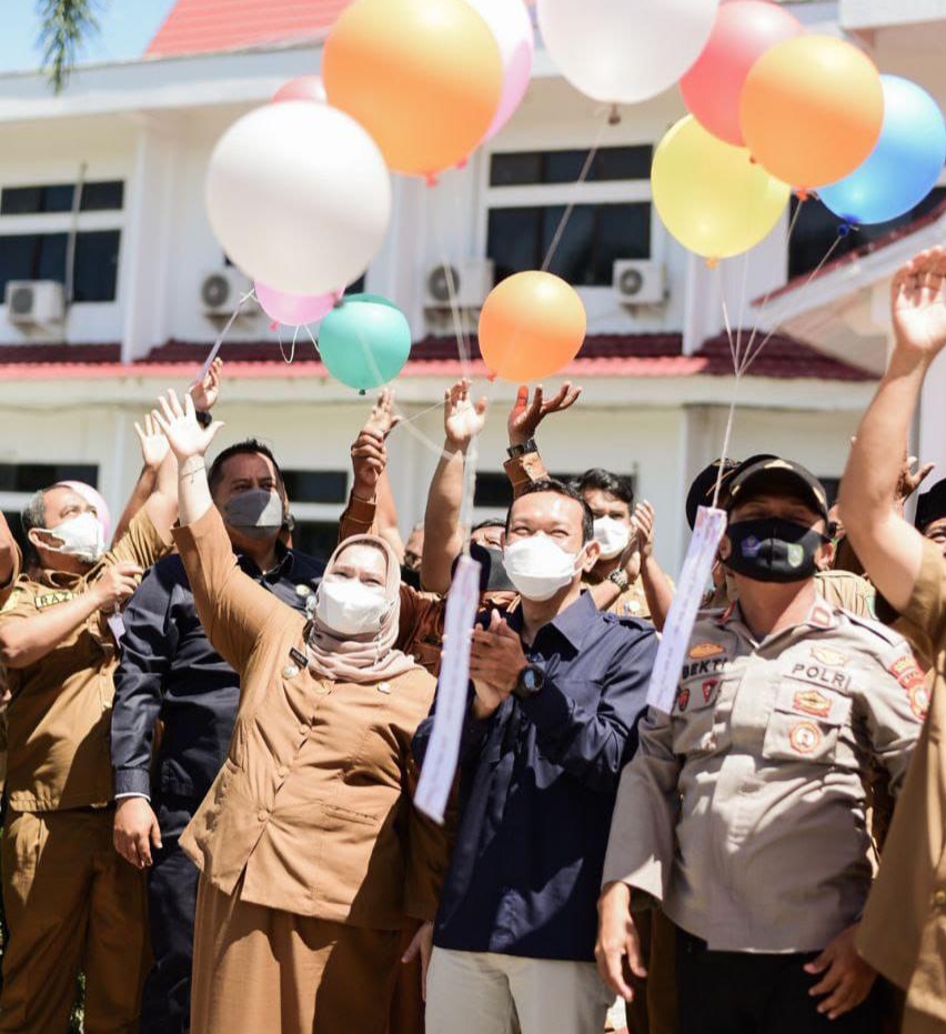 Bupati Kasmarni Launching Polbeng Membangun Desa, Kami Dukung dan Kami Apresiasi