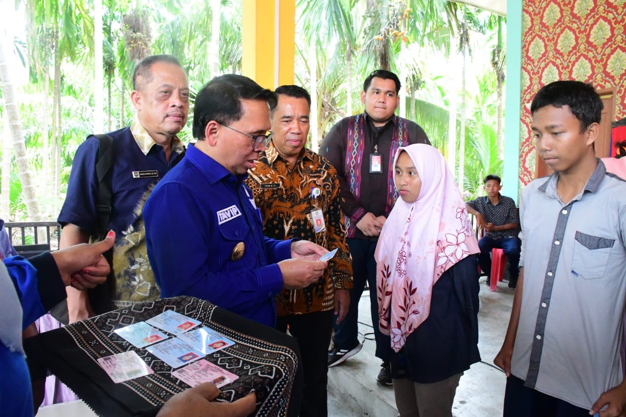 Pjs Bupati Bengkalis Turun Langsung ke Desa Pantau Program Jebol  Master di Kecamatan Bantan