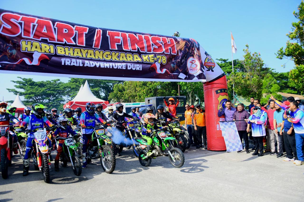 Bupati Kasmarni Harap Peserta Bakti Sosial Trail Adventure Bhayangkara Jadi Pelopor Tertib Berlalu Lintas