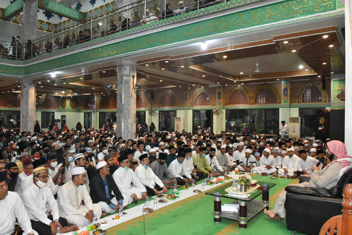 Dengarkan Tausiah Syekh Ali Jaber, Ribuan Masyarakat Penuhi Masjid Agung Istiqomah Bengkalis