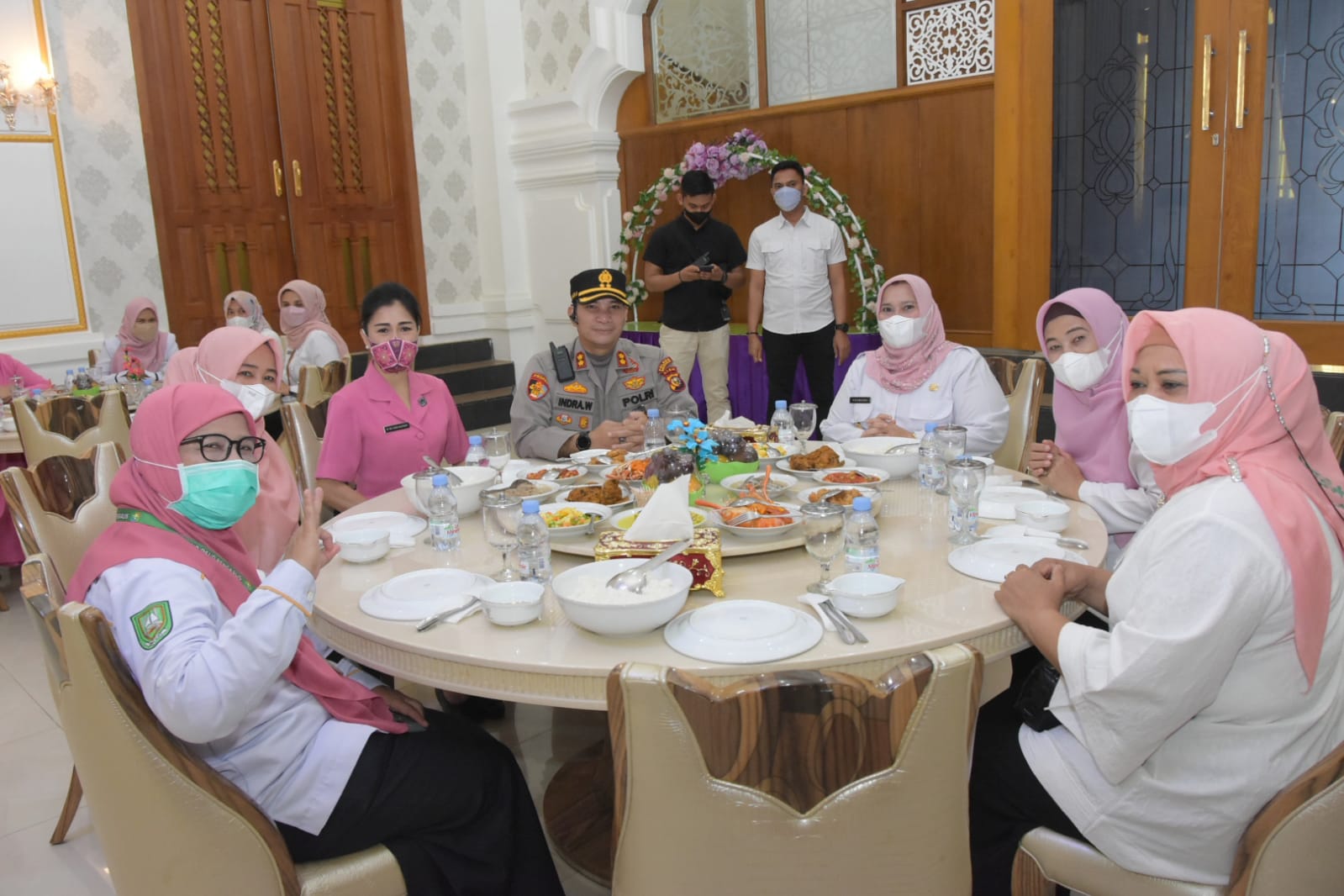 Tingkatkan Silaturahmi, Bupati Bengkalis Makan Siang Bersama Kapolres