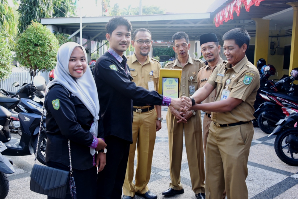 Dua Mahasiswa Fakultas Teknik Uir Pekanbaru Pamit Kembali Ke Kampus