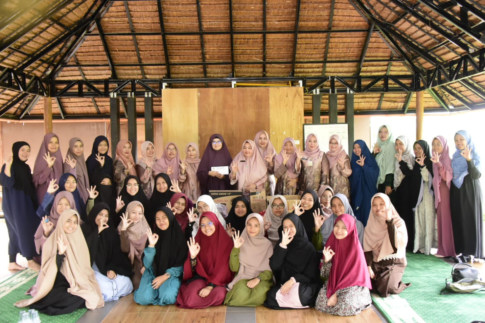 Dharma Wanita Persatuan Bengkalis Salurkan Bantuan Ke Pondok Pesantren dan Rumah Qur'an