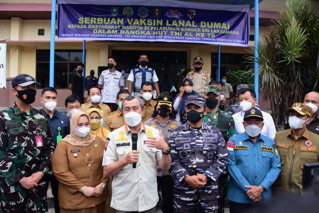 Gubri Bersama Bupati Bengkalis Tinjau Pelaksanaan Serbuan Vasinasi Lanal Dumai di BSL