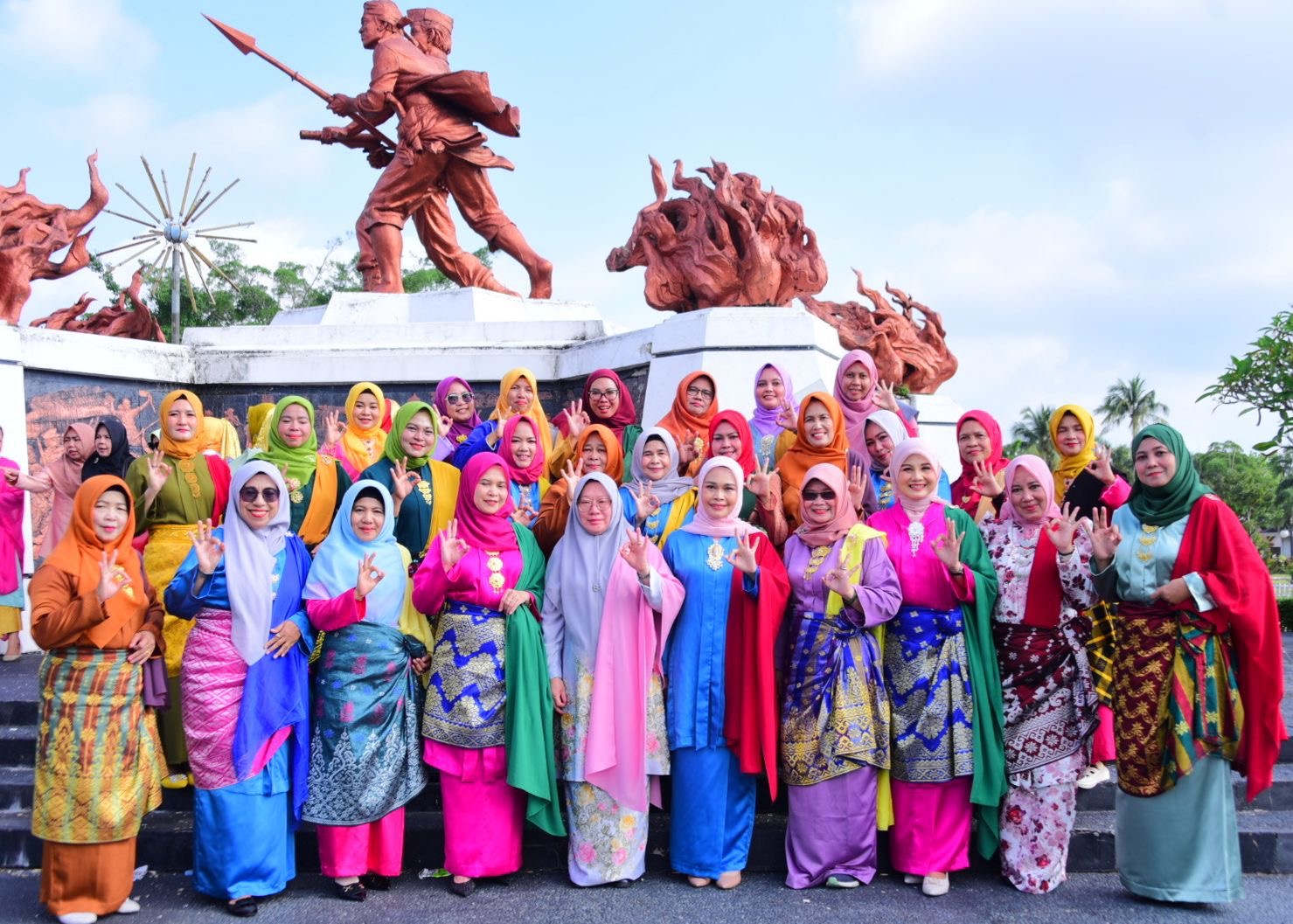 GOW Bengkalis Turut Pecahkan Rekor MURI Tari Zapin Massal Berkebaya Laboh Kekek