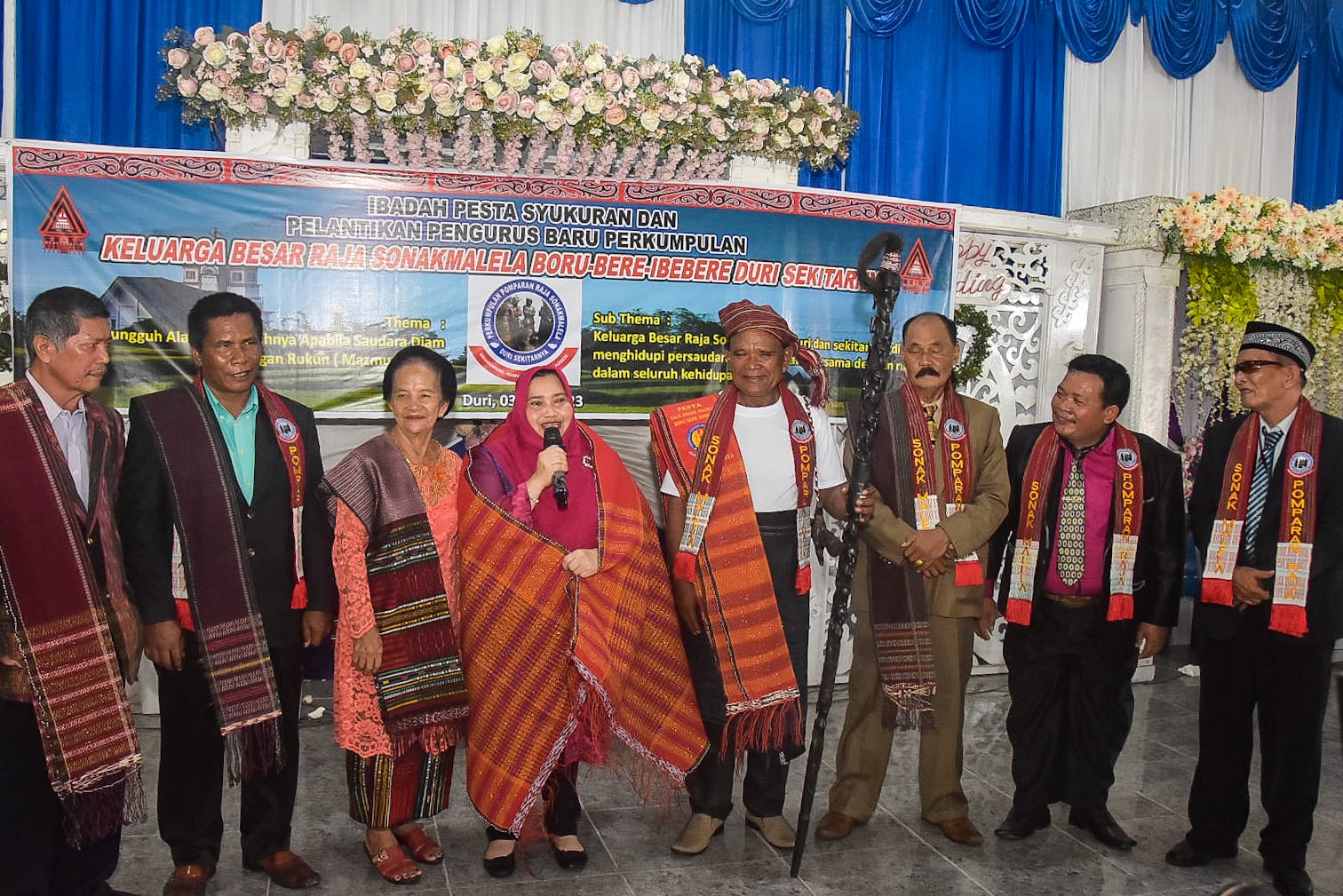 Bupati Kasmarni Didaulat jadi Boru Simangunsong oleh Pomparan Raja Sonakmalela