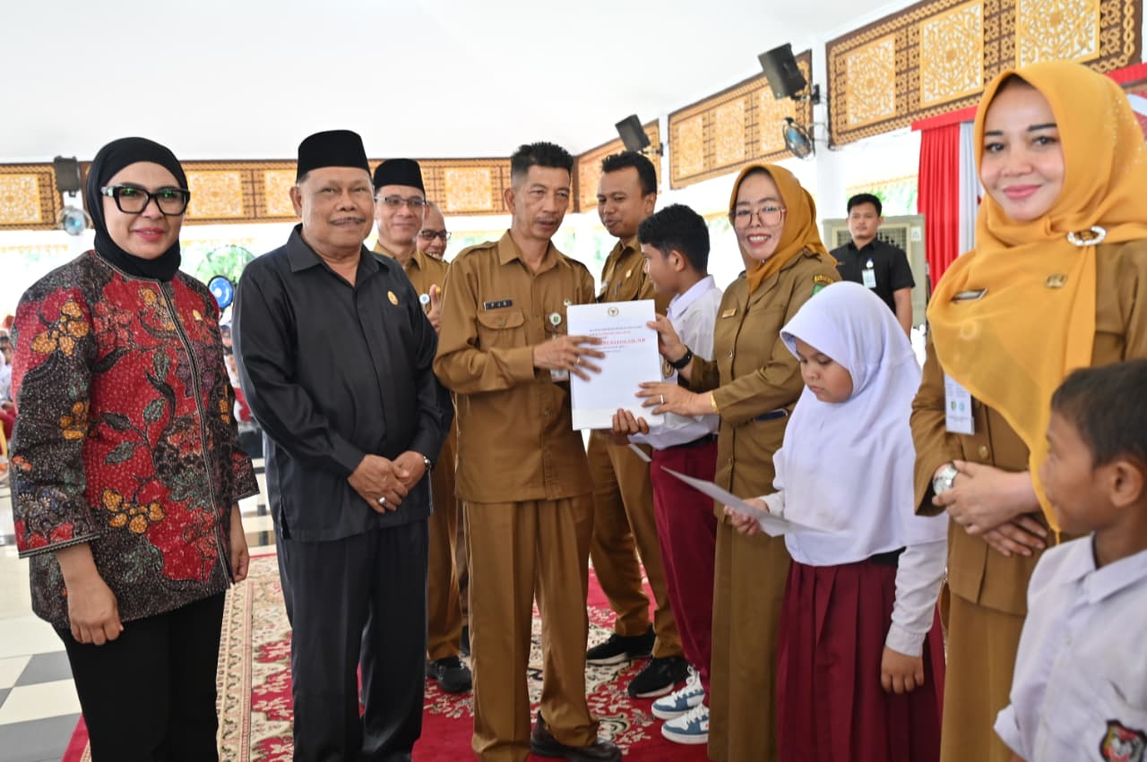 Hadiri Penyerahan Beasiswa PIP Aspirasi DPR RI, Bupati Bengkalis Tekankan Pentingnya Pemerataan Akses Pendidikan