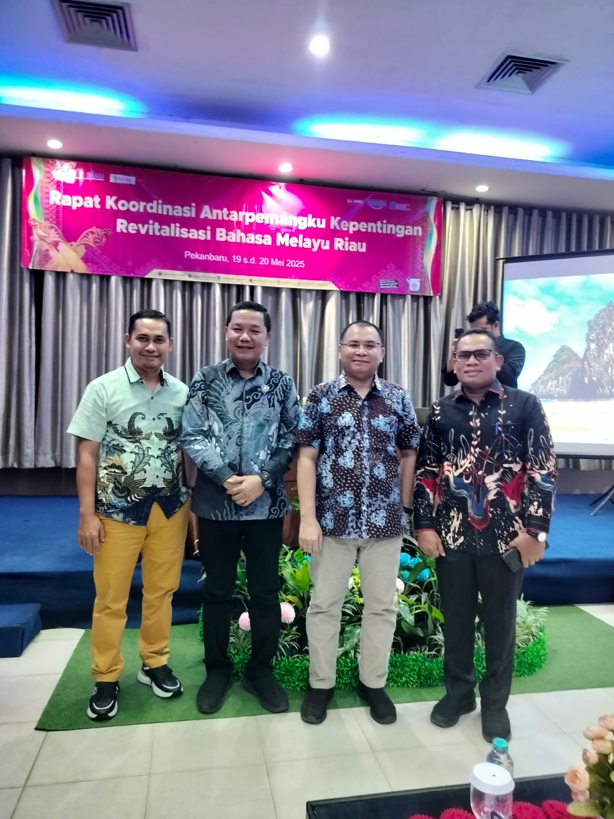 https://diskominfotik.bengkaliskab.go.id/asset/berita/original/59568272516-5a4fabeb-a3b8-415e-86d5-3ebd1da74ef9.jpeg
