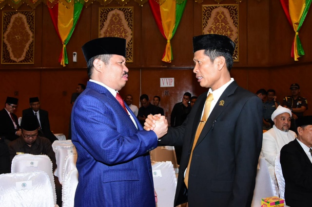 Pimpinan DPRD Provinsi Riau 2019-2024 Ucapkan Sumpah/Janji, Bupati Amril Ucapkan Tahniah
