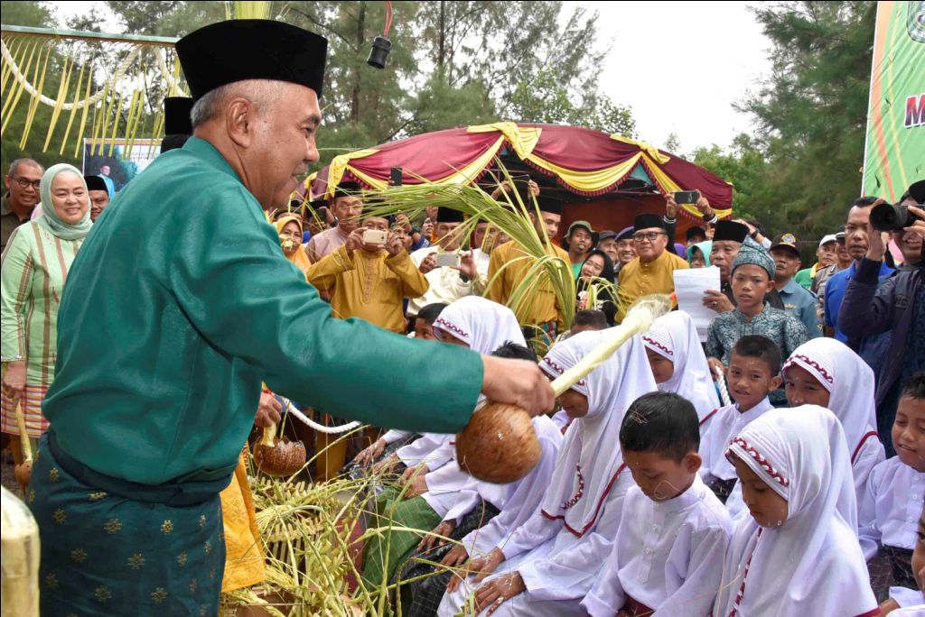 Kehadiran Gubri dan Bupati Disambut Meriah