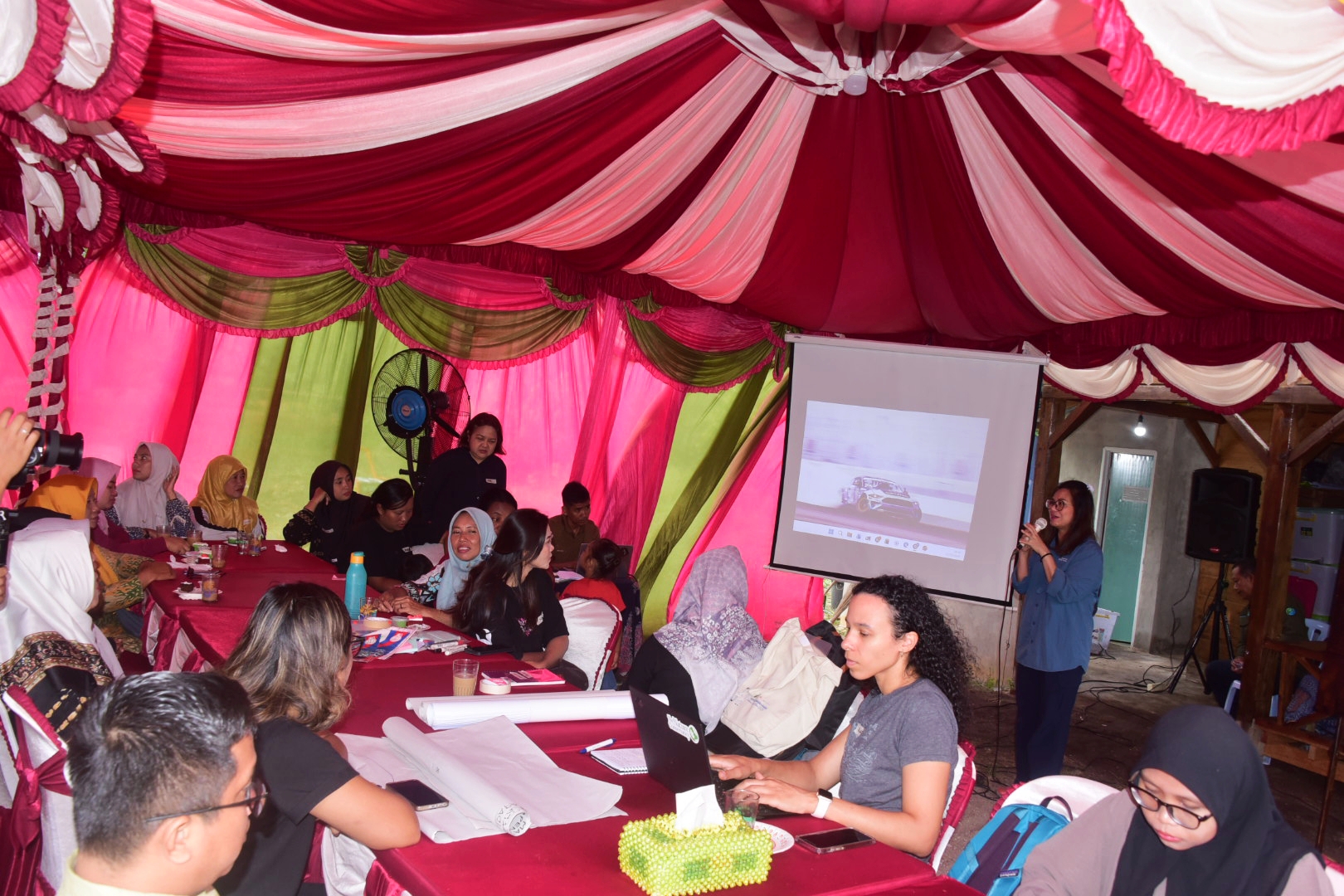 Pastikan Kelompok Marginal Teluk Pambang Dilibatkan dalam Kegiatan Restorasi Mangrove, Tim ASEAN-UK FACT Interview Aktivitas Harian Warlok