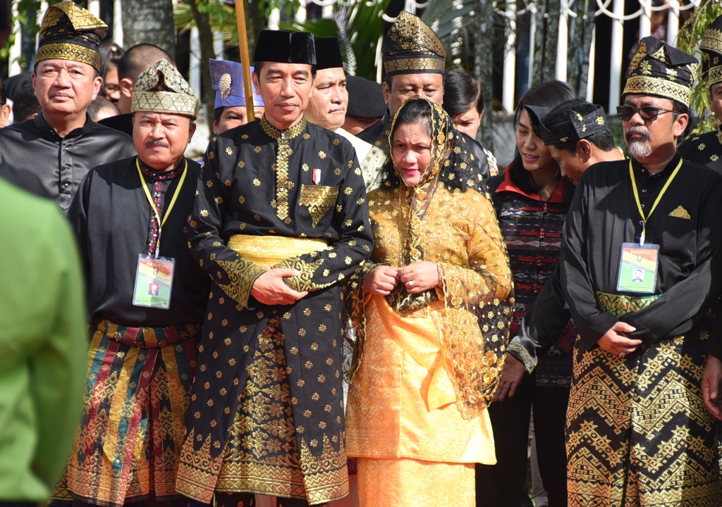 Presiden Jokowi Terima Gelar Datuk Seri Setia Amanah Negara, Bupati Amril Mukminin Ucapkan Tahniah