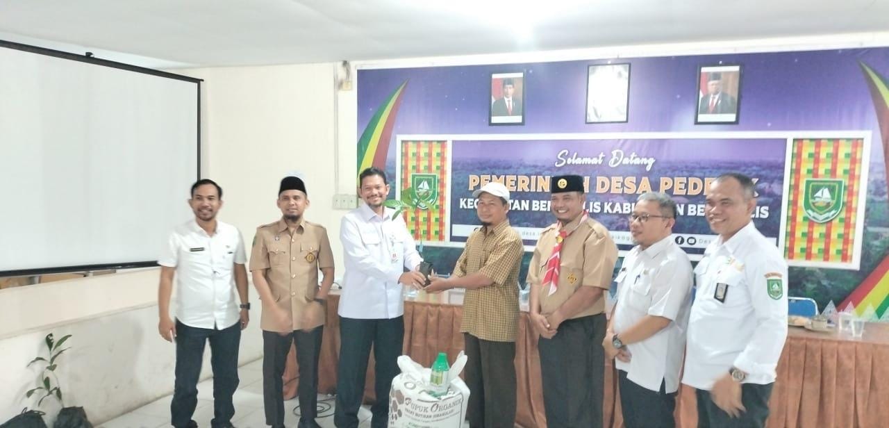 Disbun Bengkalis Serah Bantuan Bibit dan Saprodi Tanaman Kopi 