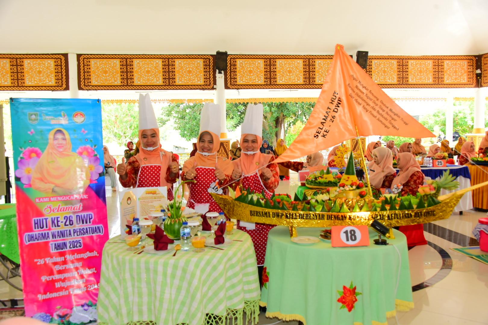 Lewat Tumpeng Kapal Penuh Makna, DWP Dinas Perkebunan Berlayar Menuju Juara