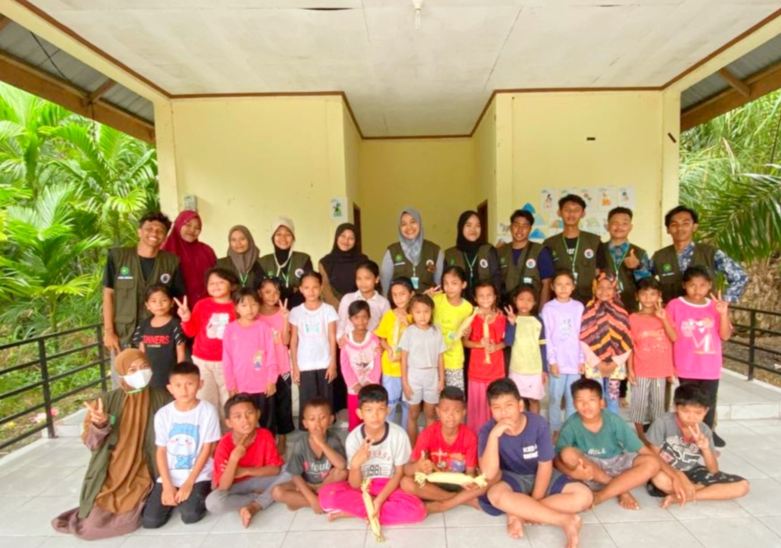 Kehadiran Mahasiswa UIN Suska Riau, Disambut Baik dan Haru Oleh Warga Dusun Suku Asli Jangkang