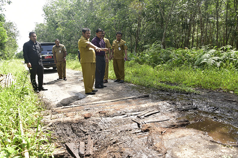 Bupati : Akses Jalan Bantan - Bengkalis Harus Segera Diperbaiki 